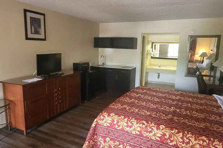 Room 10 of 17
