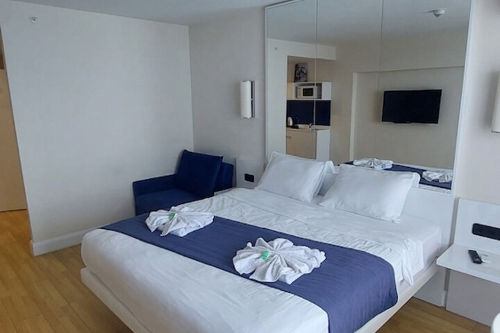 Room 3 of 10
