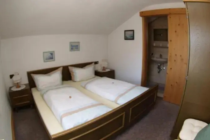 Room 8 of 14