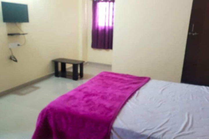 Room 8 of 9
