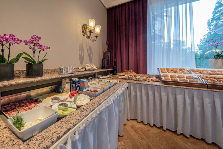 Dining 50 of 78