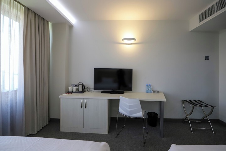 Room 4 of 62