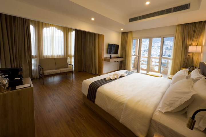 Room 6 of 20