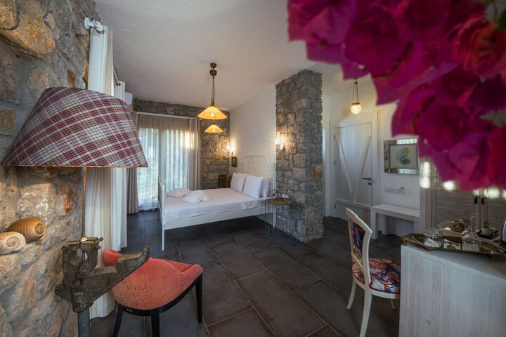Room 2 of 41