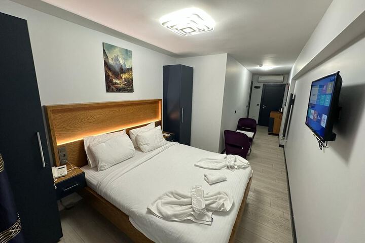 Room 7 of 30