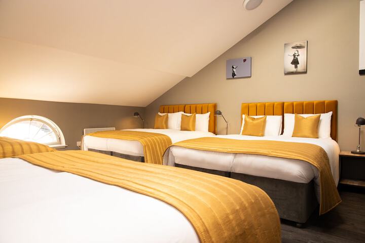 Room 4 of 38