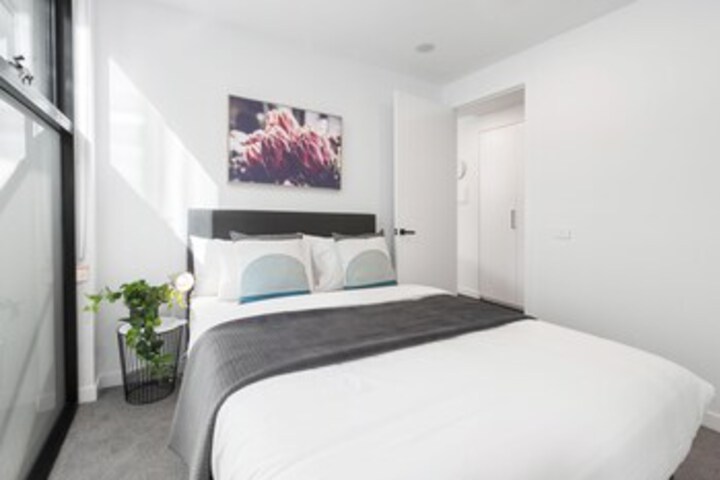 Room 9 of 25