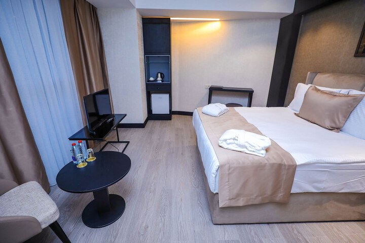 Room 8 of 36