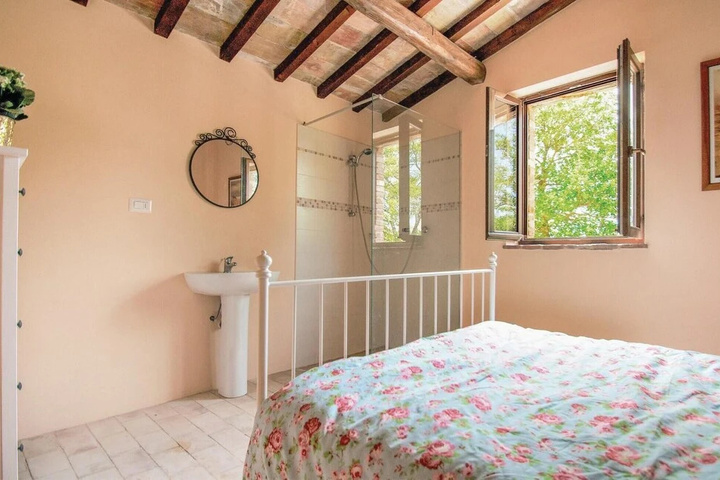 Room 5 of 15