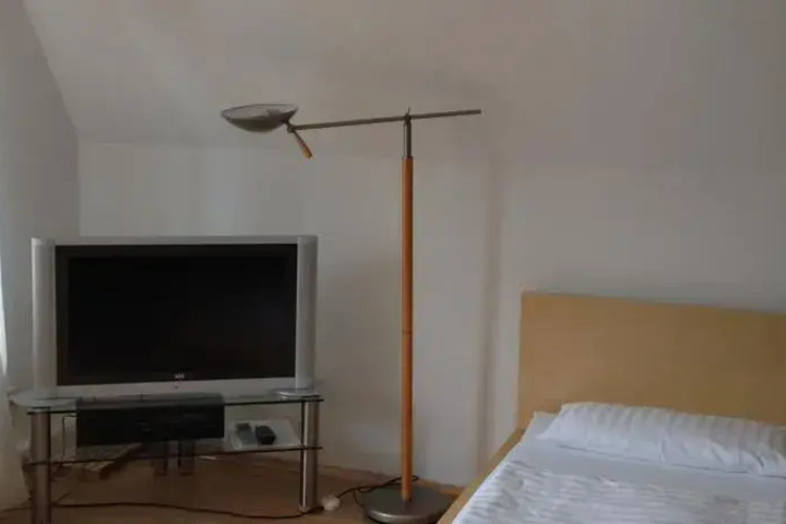 Room 2 of 10