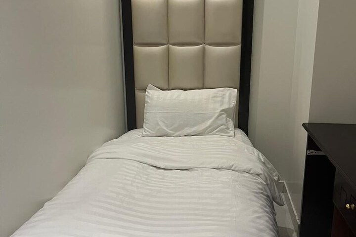 Room 43 of 64