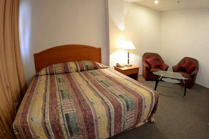 Room 16 of 38