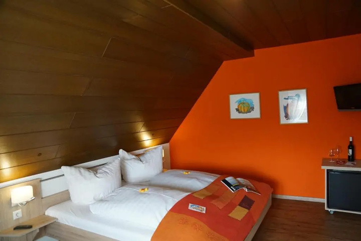 Room 5 of 14
