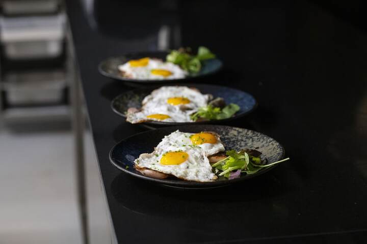 Dining 60 of 83