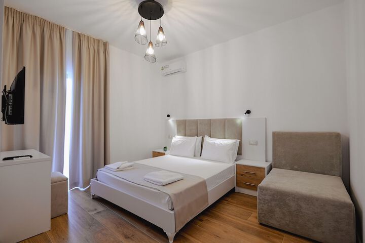 Room 3 of 64