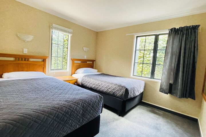 Room 4 of 38