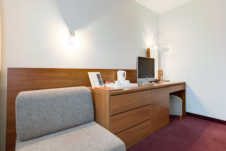 Room 8 of 32