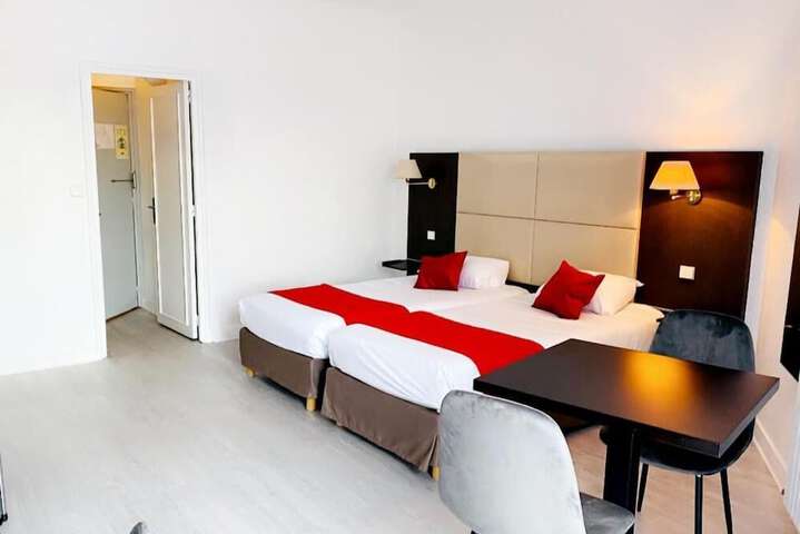 Room 8 of 30