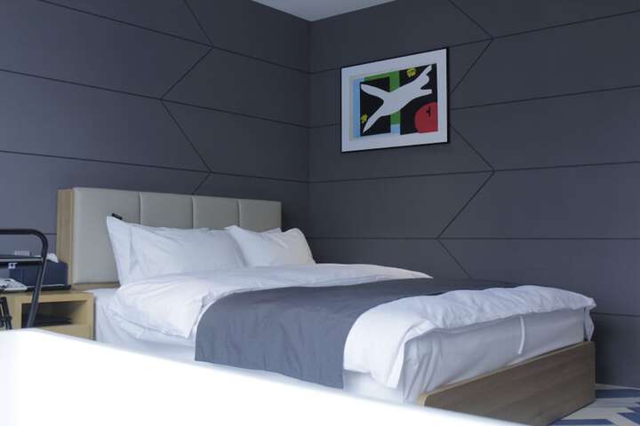 Room 3 of 184