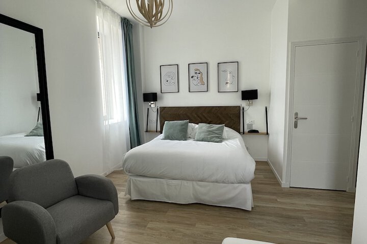 Room 16 of 83