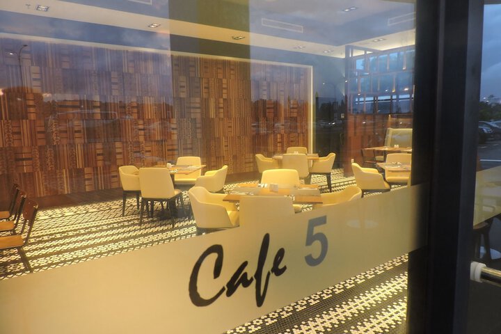 Dining 31 of 42