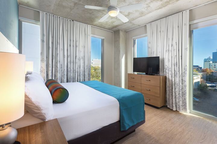 Room 10 of 85