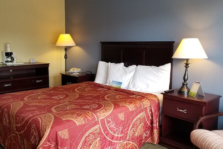 Queen Bed Accessible (2 of 6)
