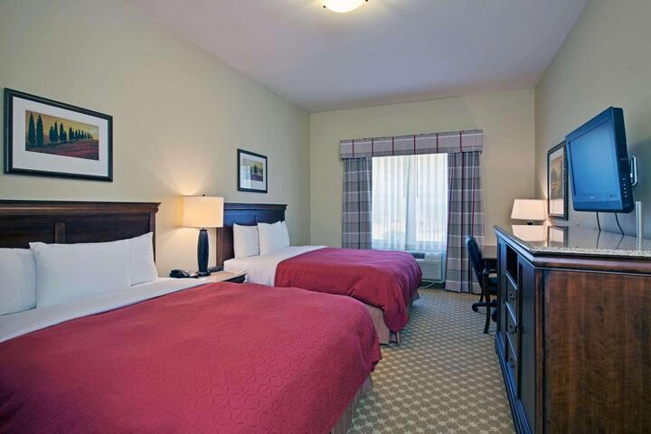 2 Queen Beds (32 of 33)