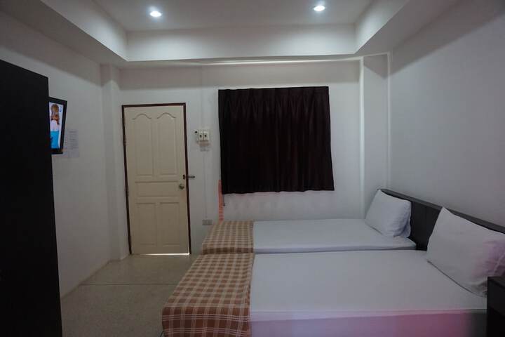 Room 8 of 25