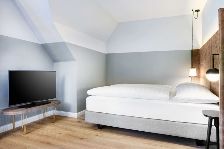 Room 8 of 52