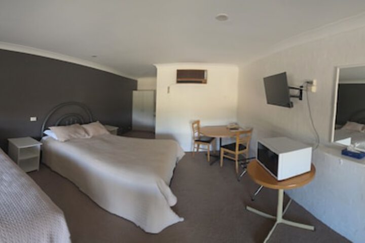 Room 18 of 84