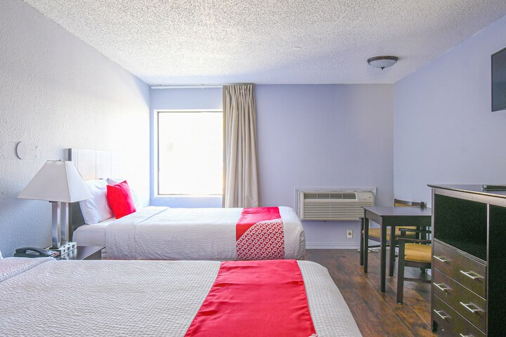 2 Double Beds (4 of 8)
