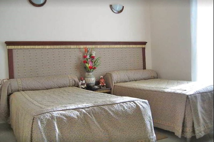 Room 4 of 18