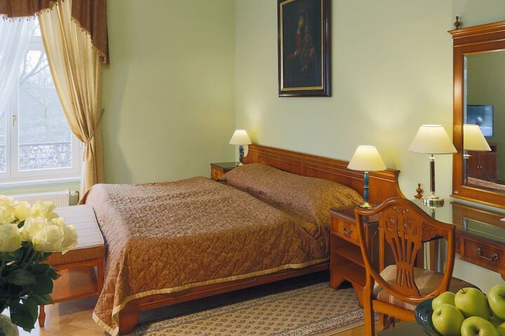 Room 6 of 38