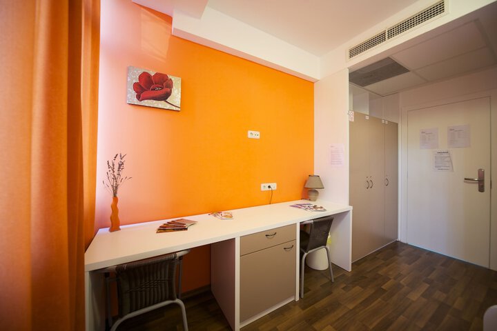 Room 9 of 27