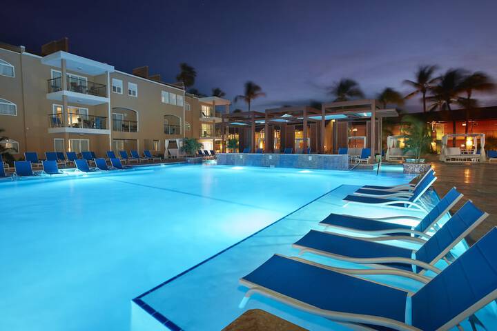 Hotel Pool