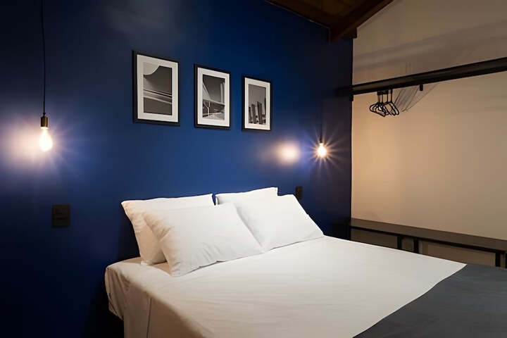 Room 5 of 93