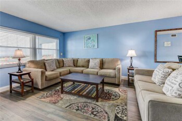 Island Retreat Lower a Beach Front, 2 Bedrooms, Sleeps 6