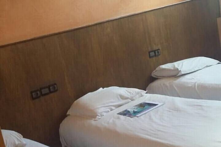 Room 13 of 32