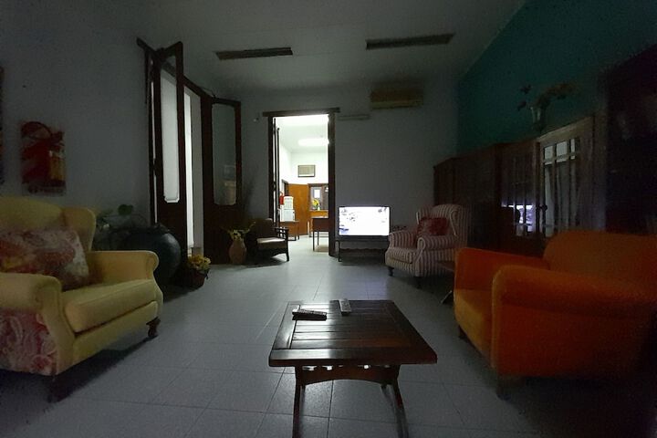Room 10 of 27
