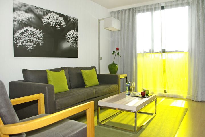 Room 26 of 80