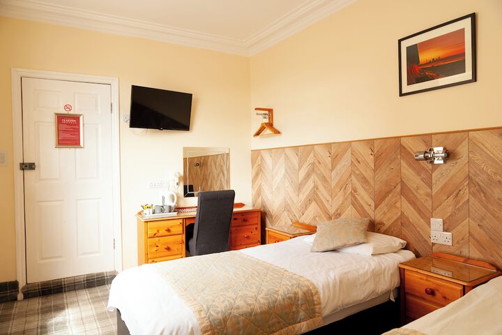 Room 93 of 177