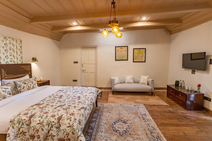 Room 5 of 74