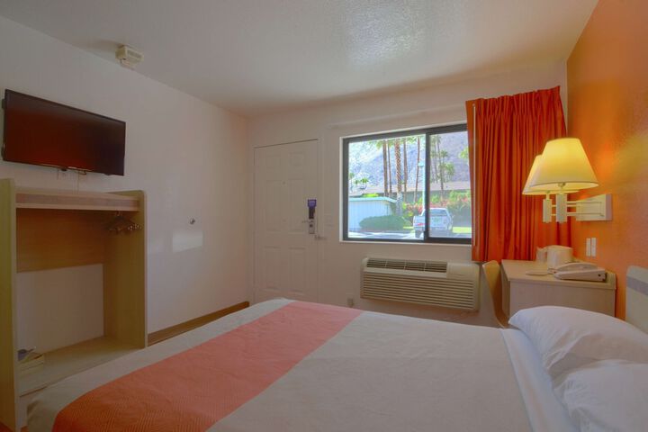 1 Queen Bed (15 of 23)
