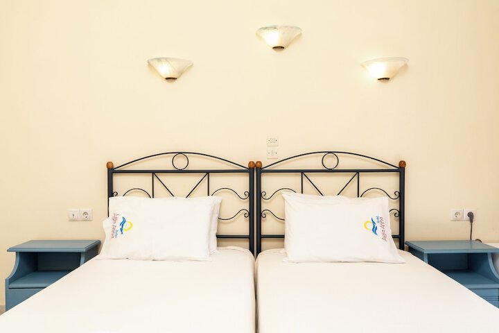 Room 12 of 115