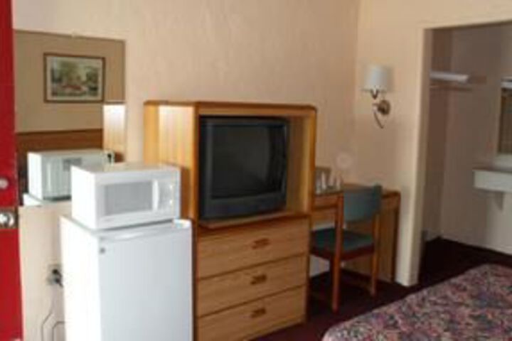 Room 5 of 8