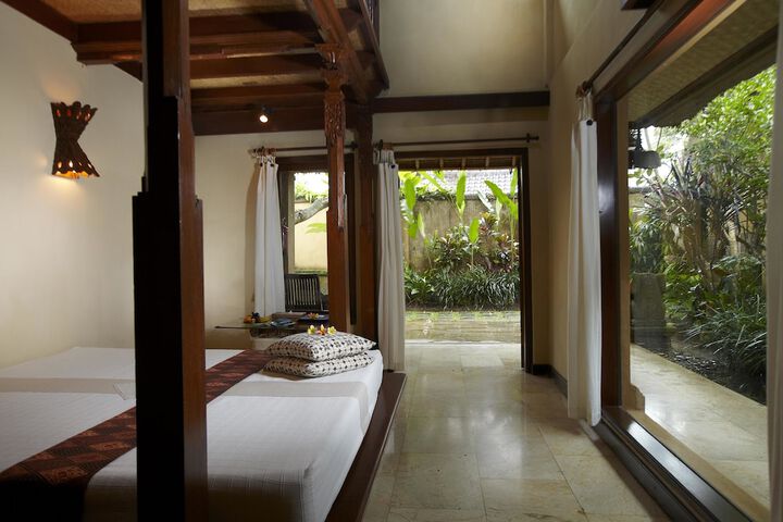 Room 10 of 80