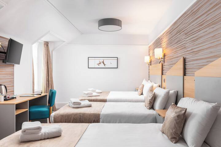 Room 25 of 79