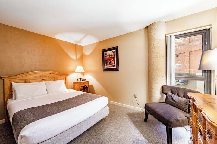 Room 80 of 331