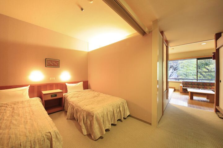 Room 12 of 105